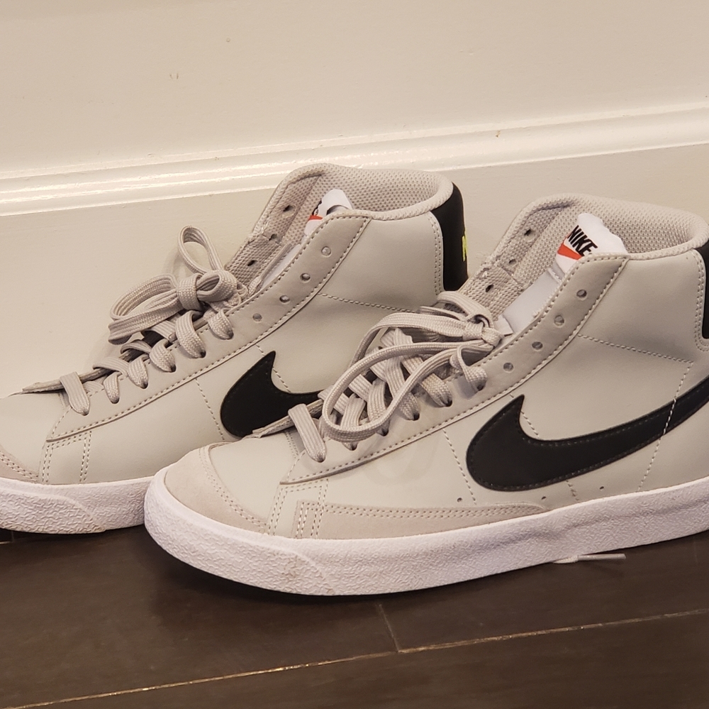 NWOT Nike blazer leather sneakers